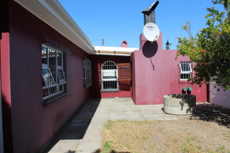 5 Bedroom Property for Sale in Goodwood Park Western Cape